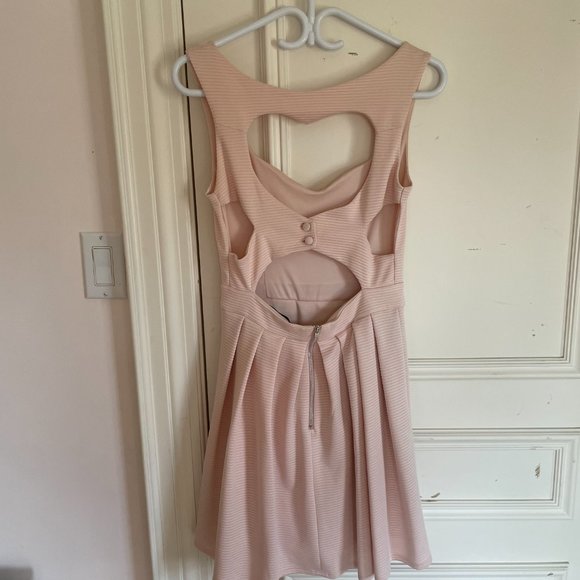 TOPSHOP Pink Heart Cutout Dress Perfect for Summer! - Picture 2 of 6
